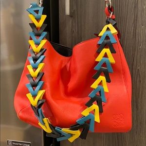 Loewe Red
V Bucket Bag Leather Handbag. Crossbody.